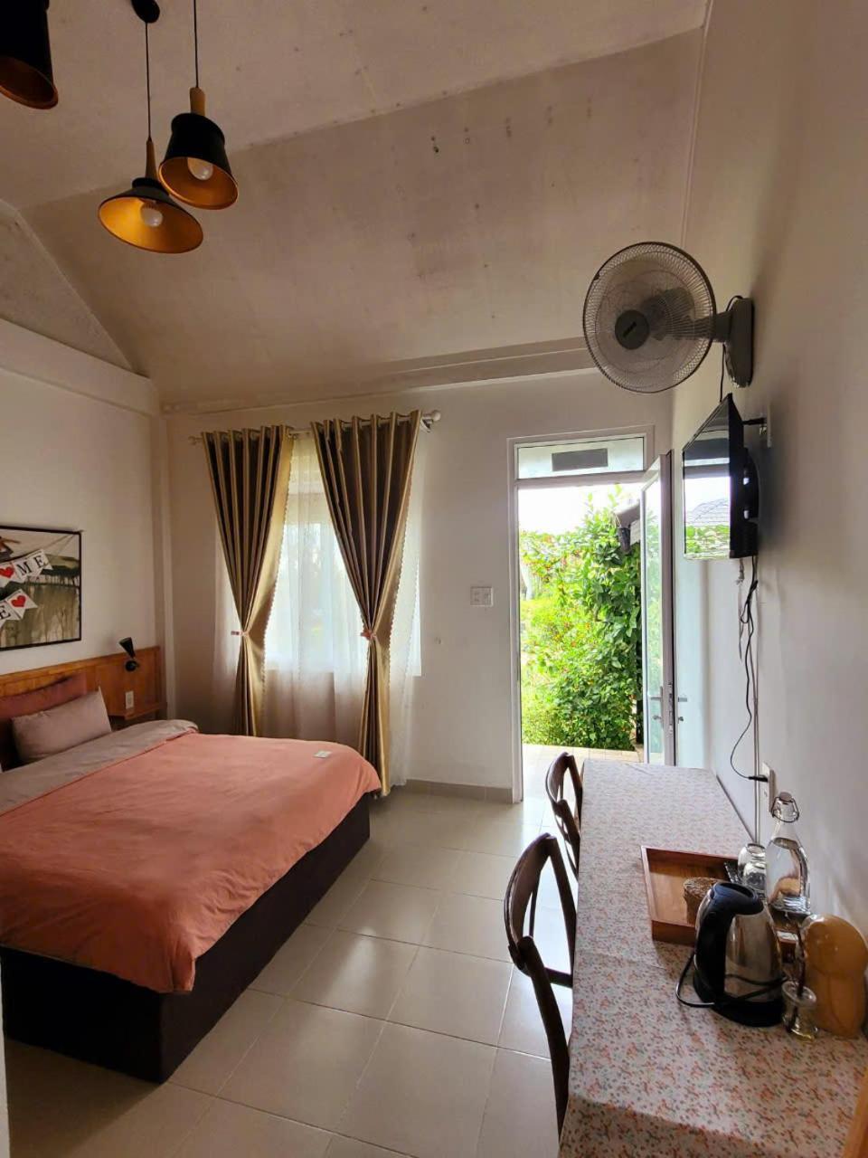 La Nha Homestay Da Lat Esterno foto