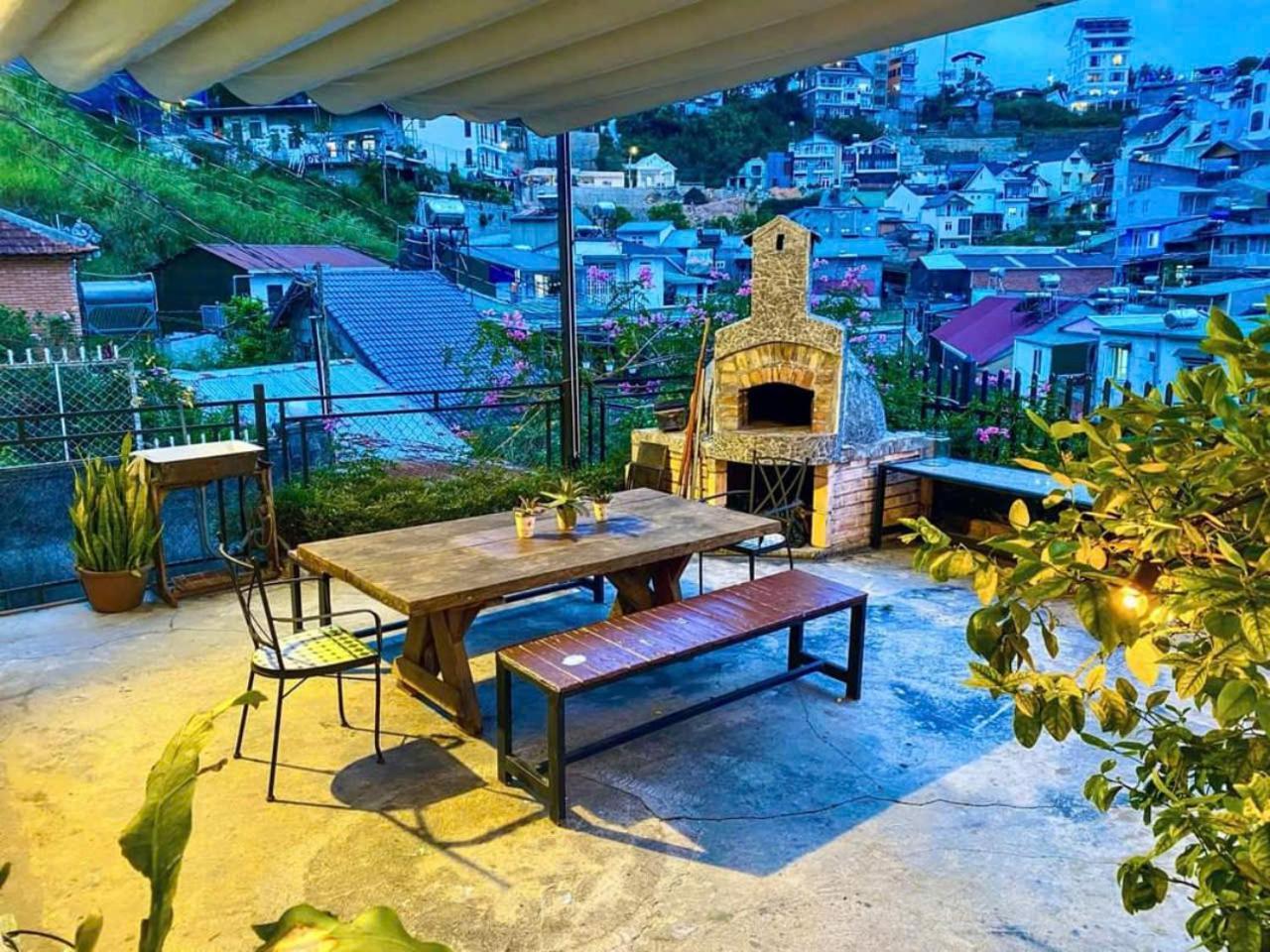La Nha Homestay Da Lat Esterno foto
